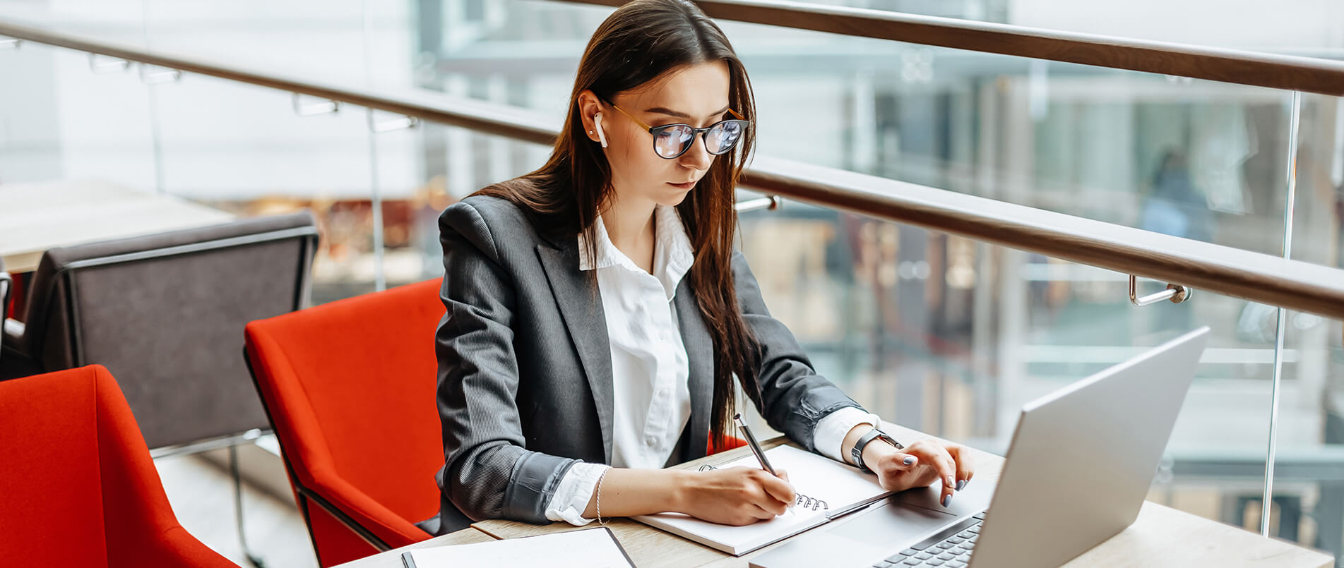 MWC 2024丨j9官网全新Wi-Fi 7和蓝牙5.4模组组合，为PC提供巅峰无线连接体验